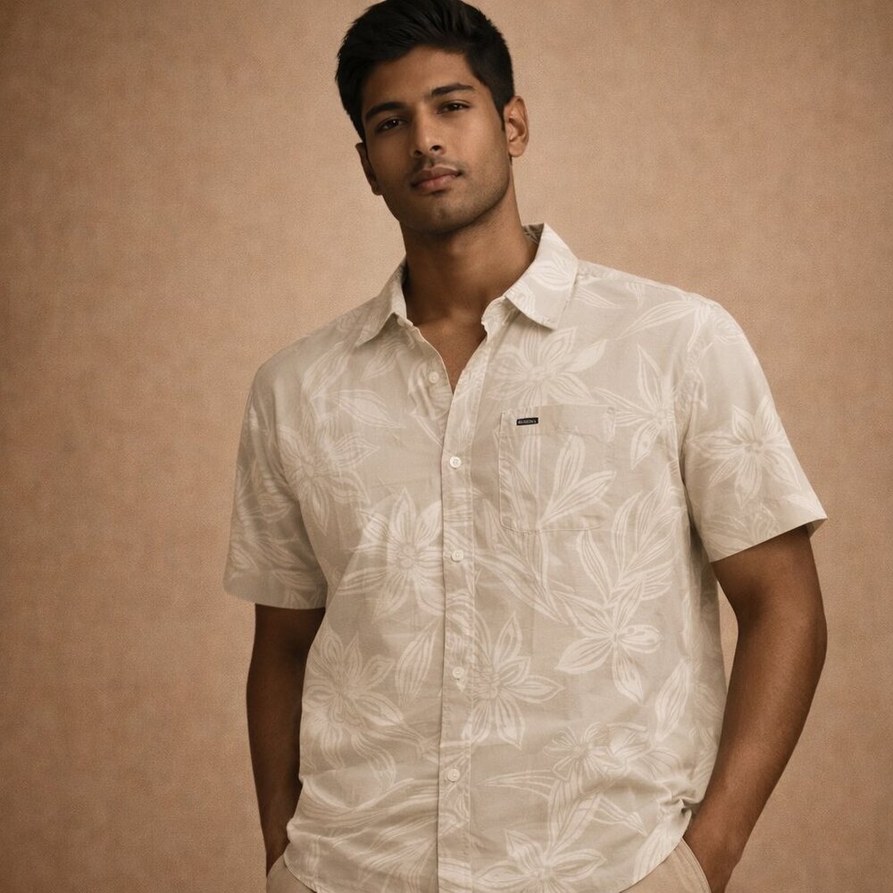 O’Neill Seaside Short Sleeve Button-Up Shirt Men’s Small Fog Floral Print NWT